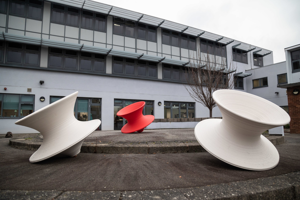 Exterior photograph of Kingsway Campus